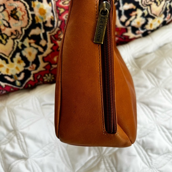 Le Donne Classic Hobo Handbag - Picture 3 of 7